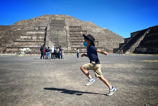 Full tour of Teotihuacán and visit to Mictlan - Your Mictlán cave meal: pre-Hispanic flavors in a performance setting
