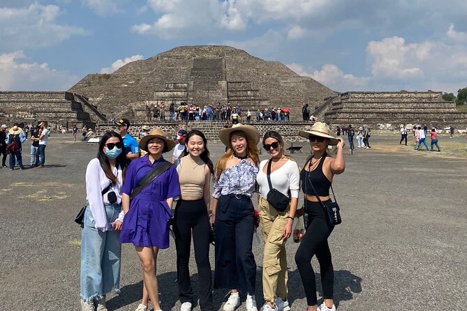 Full tour of Teotihuacán and visit to Mictlan - Pickup, small-group pace, and getting there without stress