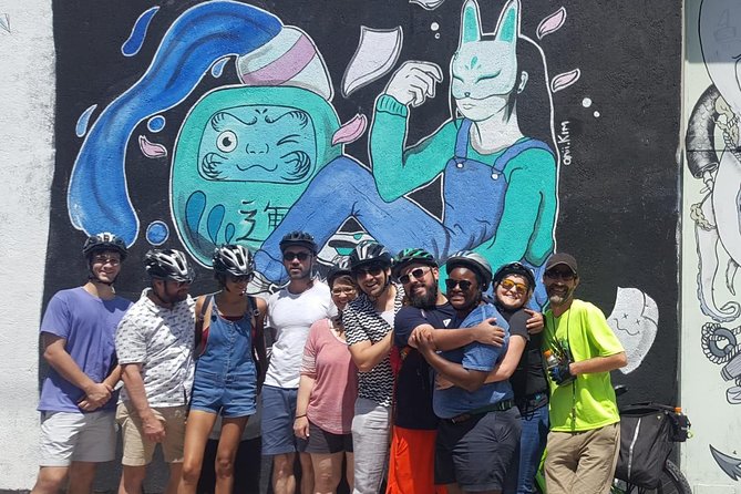Graffiti & Urban Art Biketour w/ taco stop - The taco stop: guisados on fresh tortillas, built into the tour