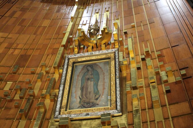 Group Tour from Teotihuacán, Basílica de Guadalupe and Tlatelolco - Teotihuacán and the Pyramids of the Sun and Moon: seeing scale the right way