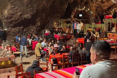 Guided tour EN Teotihuacan - Breakfast EN cave-round transport - Stop 1 in San Juan Teotihuacan: breakfast plus a guide who keeps you moving