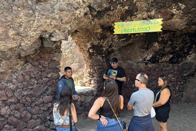 Guided tour EN Teotihuacan - Breakfast EN cave-round transport - The Road of the Dead and the Moon Pyramid climb
