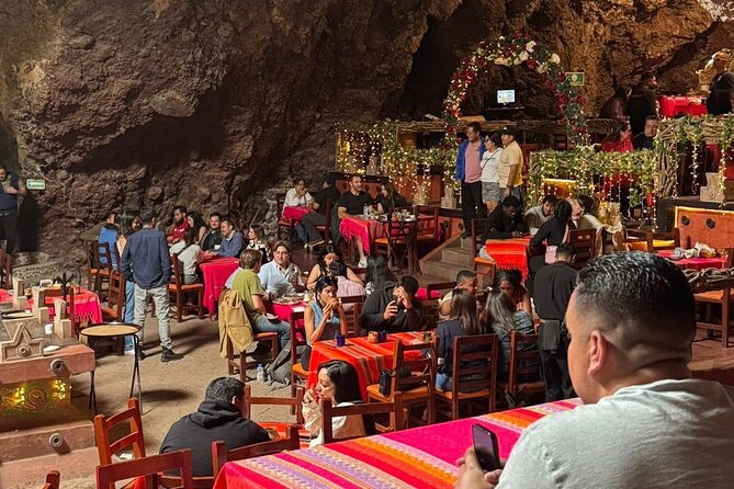 Guided tour EN Teotihuacan - Breakfast EN cave-round transport - Stop 1 in San Juan Teotihuacan: breakfast plus a guide who keeps you moving