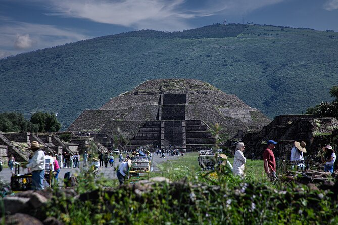 Guided Tour in Pyramids + Transportation + Breakfast in Cueva - Transportation and group size: why max 20 matters at Teotihuacan