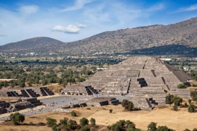 Guided tour of Mexico City: Teotihuacan, Guadalupe, and the Mexica city of Tlatelolco - Basilica of Our Lady of Guadalupe: faith, symbols, and what you’re actually seeing