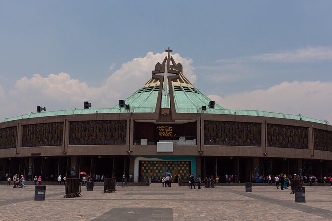 Guided tour of the Basilica of Guadalupe and Museum of Art - Stop 4: Capilla del Cerrito—best views plus Virgin of Guadalupe murals