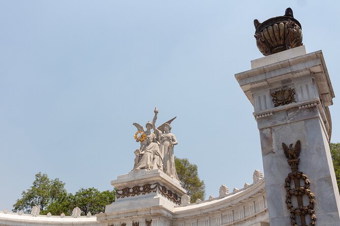 Guided Tour Zócalo to Palaces, Churches and Pyramids - Hemiciclo a Juárez: why this spot matters before you start walking