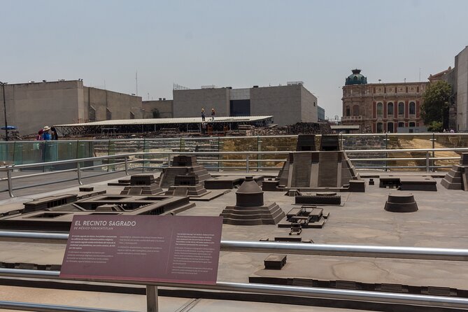 Guided Tour Zócalo to Palaces, Churches and Pyramids - Price and value: what $53.46 buys you in real terms