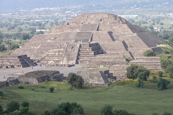 Historical downtown Mexico City & Teotihuacan Pyramids Mezcal tasting - Mexico City in one day: how this tour actually feels