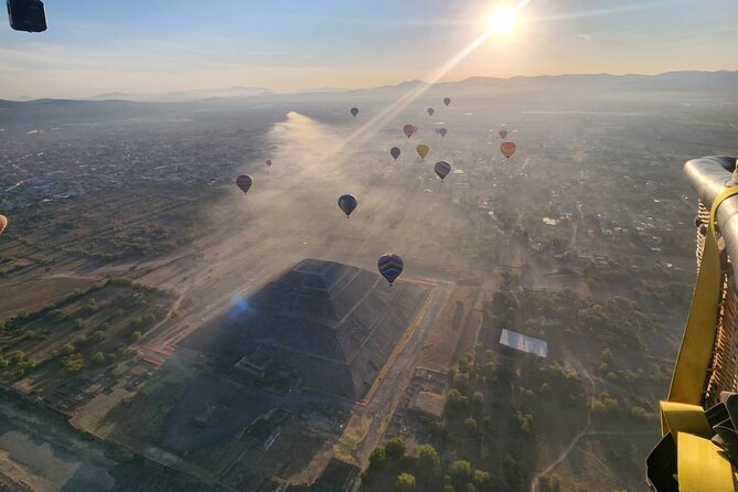 Hot air Balloon ride in Teotihuacan & breakfast in “La Gruta” - La Gruta cave breakfast: why the food stop is more than a meal