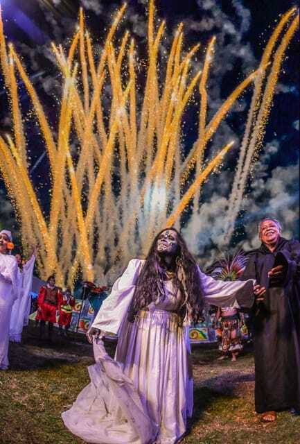 La Llorona, Live Show in the Canals of Xochimilco. - The live La Llorona story: pacing, language, and sightlines
