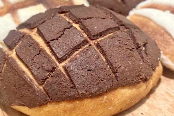 Learn to Cook Mexican Bread - Hot chocolate with cacao: the pairing that makes the class feel complete
