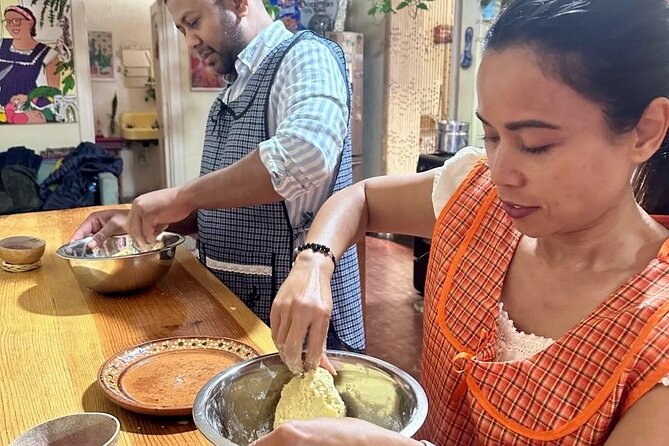 Learn to Cook Mexican Bread - Market time for ingredients and local food cues (when included)