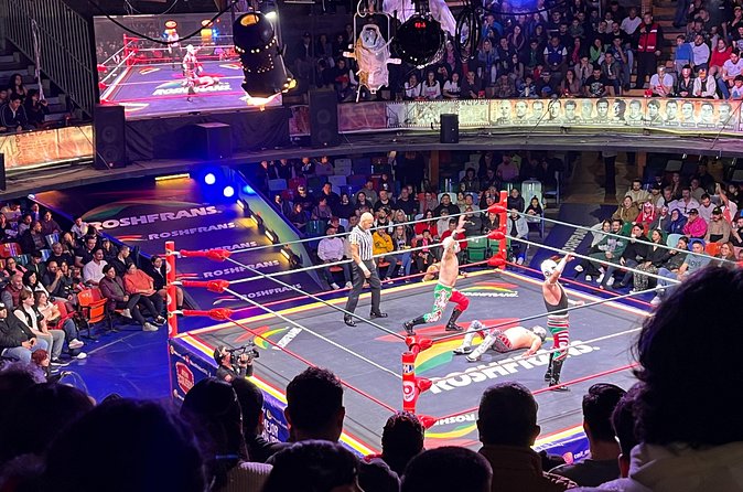 Lucha Libre Saturday Show in Mexico City (SEATS FROM BALCONY) - Watching the show in real time: how the 2 hours usually feel
