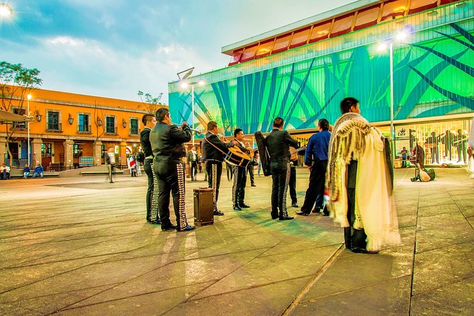 Mariachi Night in Garibaldi and Dinner at Bellini - The short city-center night stop: Zócalo area lighting and monuments