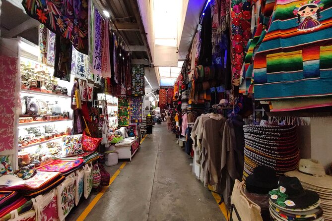 Markets private tour: La Ciudadela, Sonora, San Juan & Lagunilla - Stop 1: Mercado de Artesanías La Ciudadela