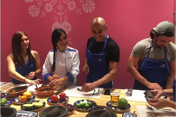 Mexican Fiesta Cooking Class (Roma Norte) - Margaritas and mezcalitas: tequila vs smokier mezcal