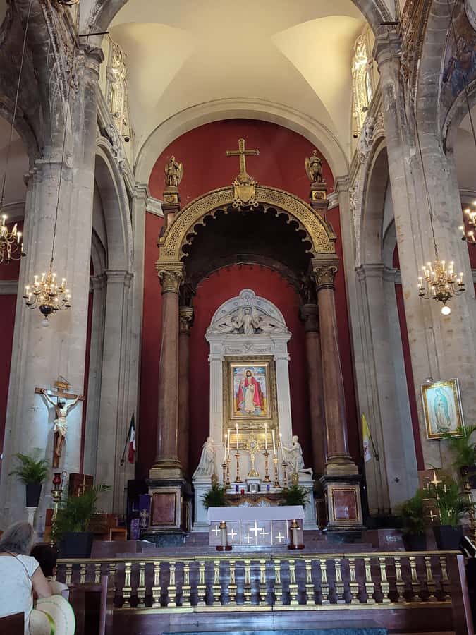 Mexico City: Basilica of Guadalupe Complex Tour - Why Guadalupe feels bigger than it looks from the street