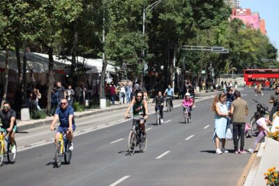 Mexico City Bike Rental - Angel of Independence Area - Rolling out toward El Zócalo from the Angel area