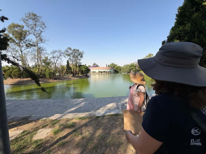 Mexico City: Chapultepec Castle and Forest Guided Tour - Food tasting and the ice cream finish: small, included, and well-timed
