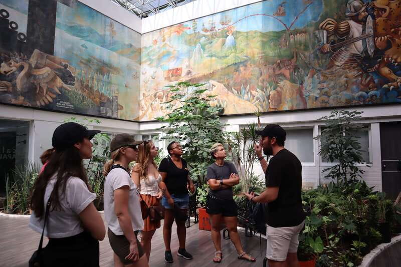 Mexico City: City Highlights Cable Car Ride w/ Taco & Tour - Airplane stop: the world’s most unlikely library-style venue