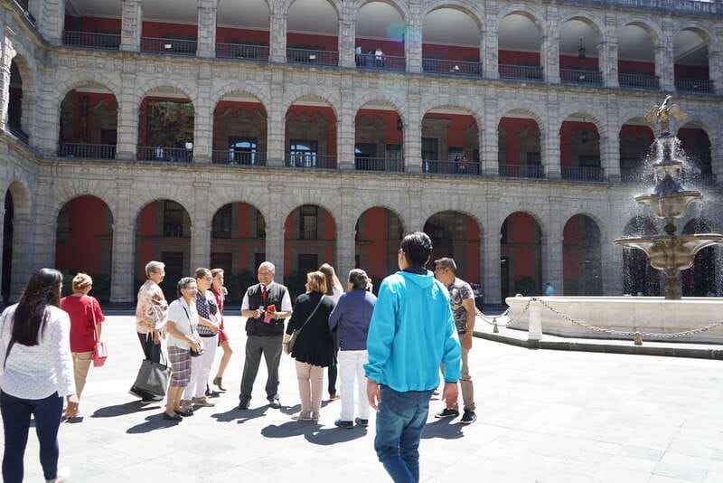 Mexico City: City Tour - Metropolitan Cathedral and the Cathedral-Meets-City Atmosphere
