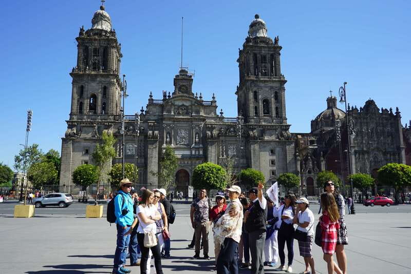 Mexico City: City Tour - Paseo de la Reforma to Chapultepec Park: Grand Avenue Views Without the Long Trek