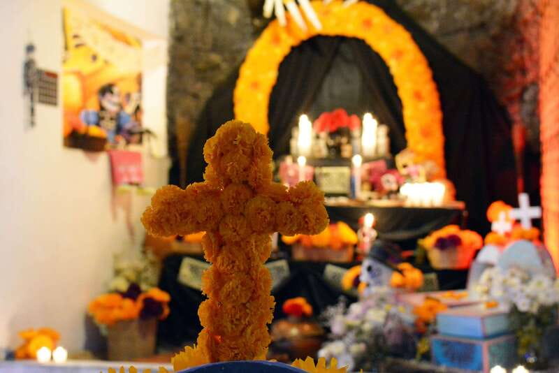 Mexico City: Day of the Dead House and craft workshop - The 30-Minute Guided Tour: Origins, Syncretism, and a Story You Can See