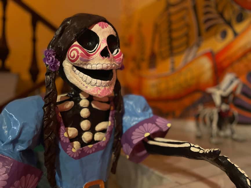 Mexico City: Day of the Dead House and craft workshop - A Short Secret Stop and a 5-Minute Break