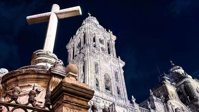 Mexico City: Day of the Dead, Legends & Ghosts Mystery Tour - Hotel MX Centro: a central stop that adds a new angle
