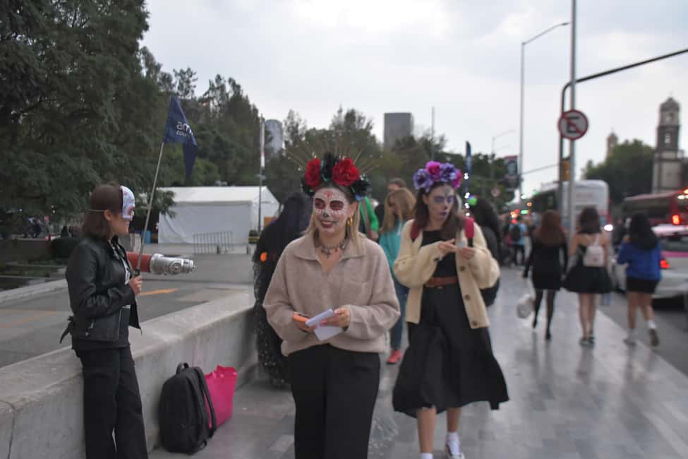 Mexico City: Day of the Dead Tour - The illuminated landmark sweep: where the photos actually happen