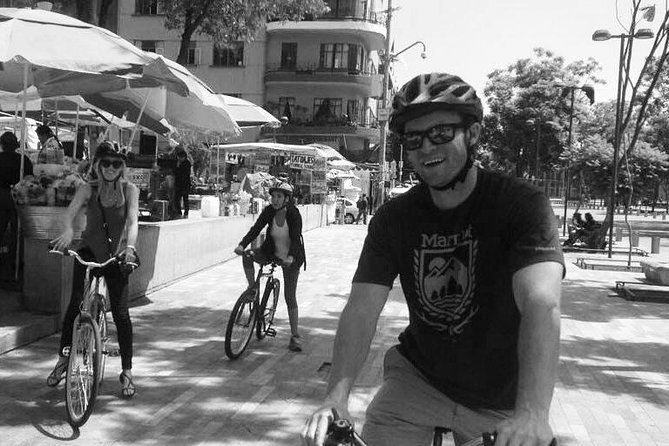 MEXICO CITY FOOD TOUR: flavors on two wheels - Roma Sur paletas and agua: the cool finish