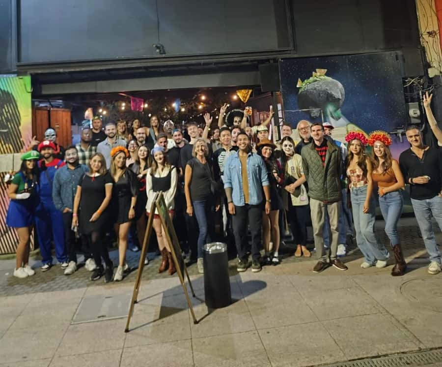 Mexico City: Guided Pub Crawl with Party Games - The guide and the group vibe, even solo