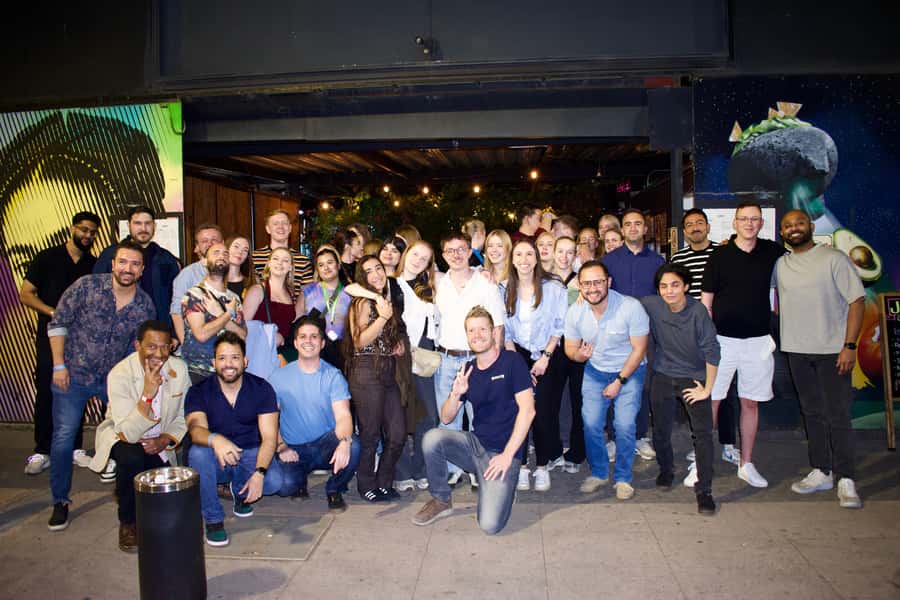 Mexico City: Guided Pub Crawl with Party Games - 4–5 hours, 4–5 stops: how the night is paced
