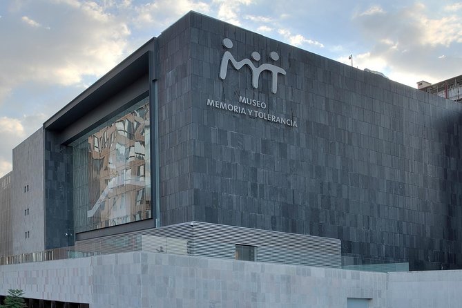 Mexico City Half-Day Tour with Museum of Anthropology - Reforma Boulevard, Chapultepec Park, and Zona Rosa: The City Beyond the Ruins
