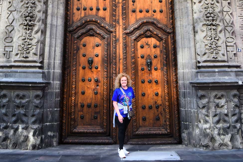 Mexico City: Historic Center Walking Tour and Bellas Artes - Casa de los Azulejos (House of Tiles): Color, Craft, and Easy Photos