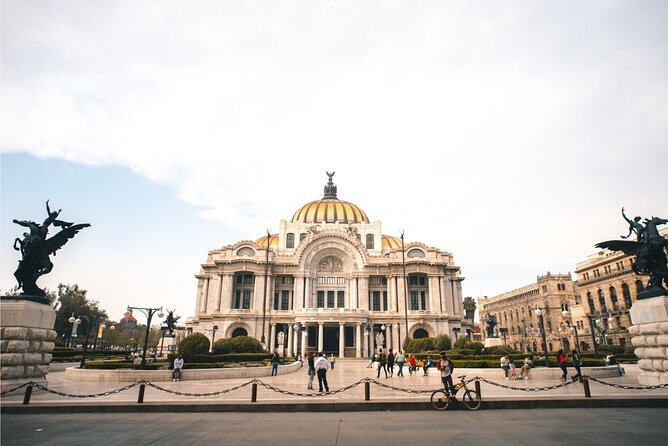 Mexico City (Historic Centre) Scavenger Hunt and Self-Guided Tour - Casa de los Azulejos: Turning One Famous Name Into Points