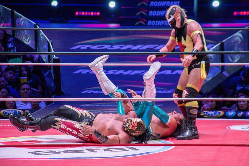 Mexico City: Lucha Libre Show, Walking Tour & Tequila - The quick tasting stop: tequila, mezcal, and (sometimes) pulque