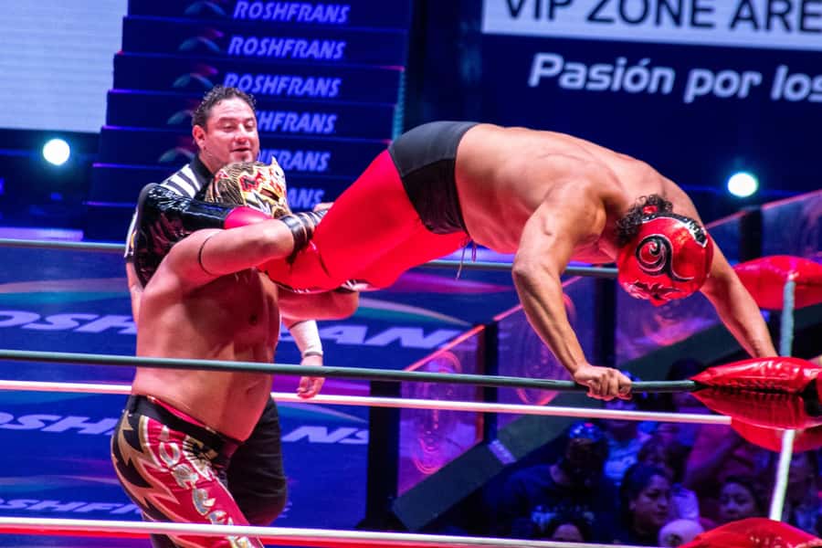 Mexico City: Mexican Lucha Libre Experience & Mezcal Tasting - Historic Center Walk: Murals, Wrestling Shops, and Local Rhythm