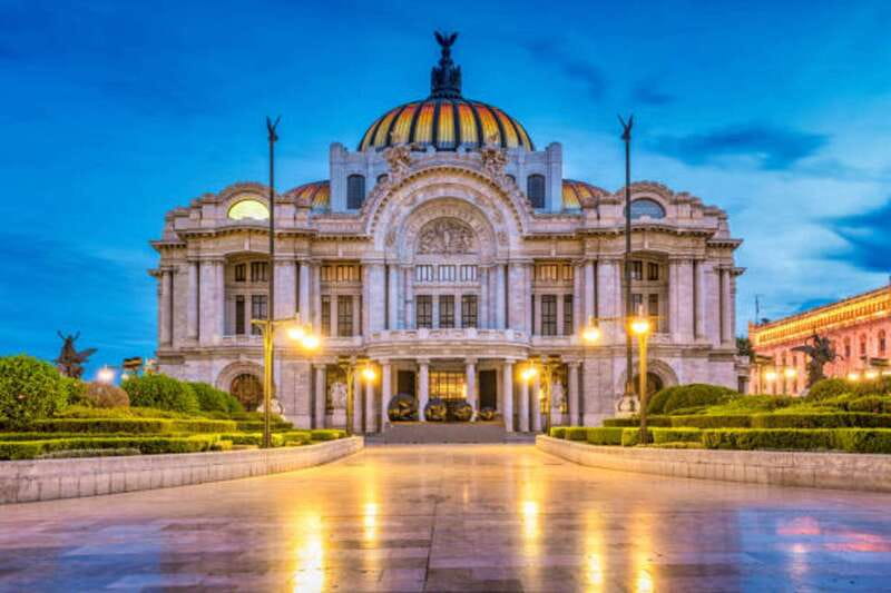 Mexico City Must-see Buildings & Palaces - Palacio de Correos de México: a post office with an architecture debate