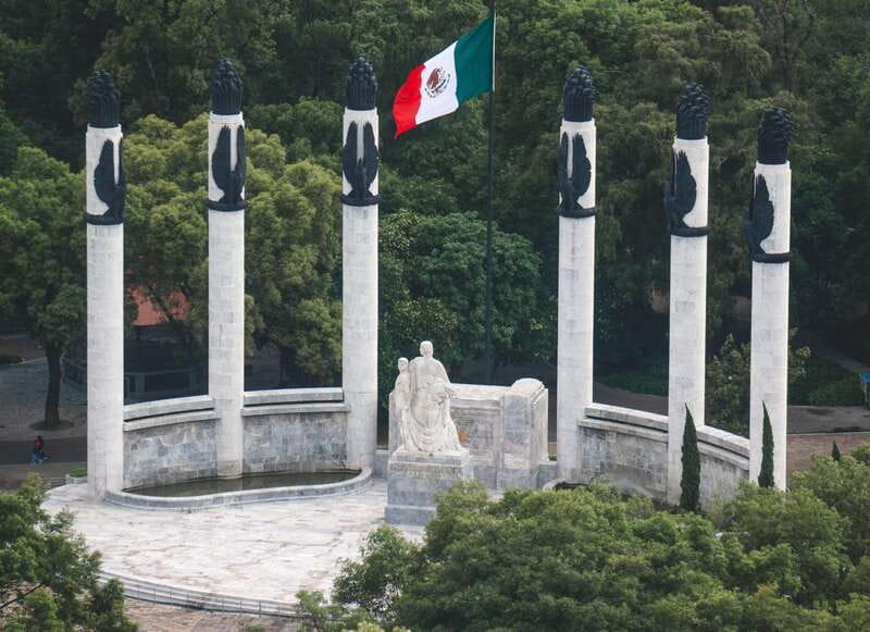 Mexico City: Private Chapultepec Park Bike Tour - Calzada de los Poetas and Moctezuma’s Baths: the park gets cinematic