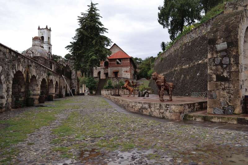 Mexico City: Private Magic Towns & Basaltic Prisms Tour - Real del Monte: altitude, mining history, and snack time