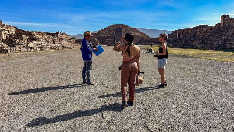 Mexico City: Private Teotihuacan Archeological Tour - A private bilingual guide: stories you can ask questions about