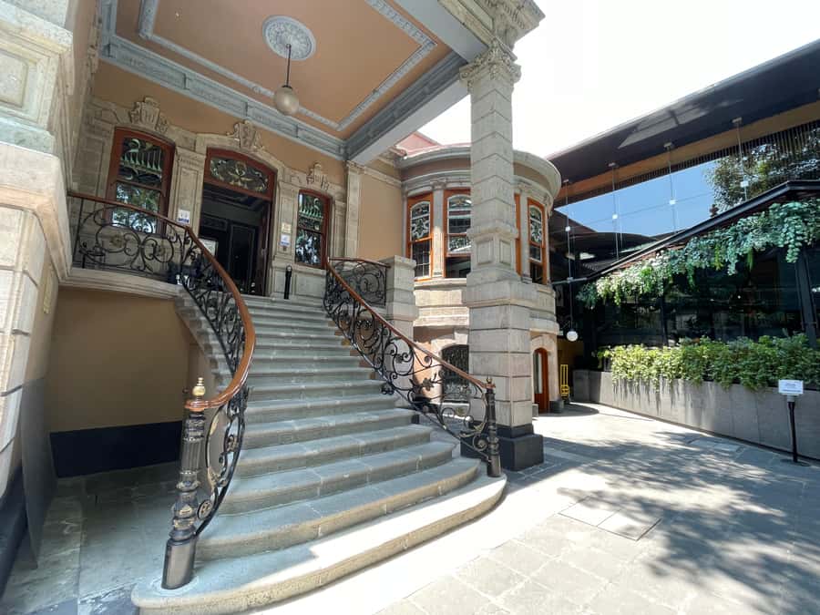 Mexico City: Roma and Condesa Guided Walking Tour - Food and design stops: tacos, Rosetta pastry, and more