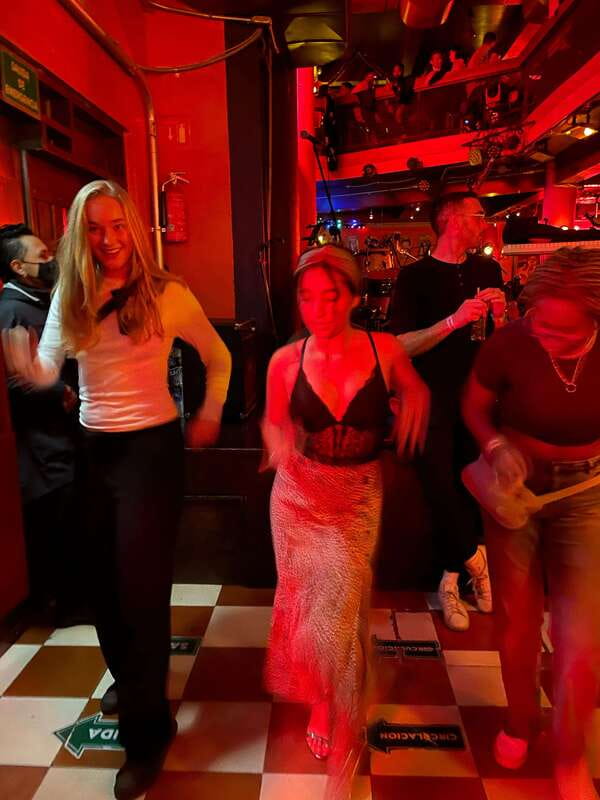 Mexico City: Salsa Dancing Experience - Arriving Outside the Venue and Getting Started on Time