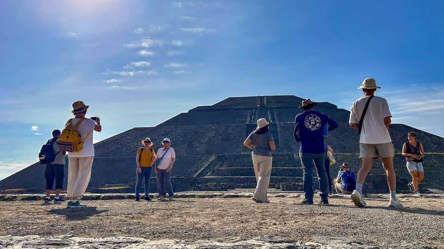 Mexico City: Teotihuacan Early Access & Tula Private Tour - Tepotzotlán Magic Town: baroque streets after pyramids