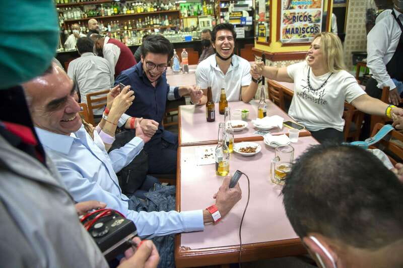 Mexico City: Traditional Mexican Bars of the Historic Center - The order of the night: timed visits that keep the fun going