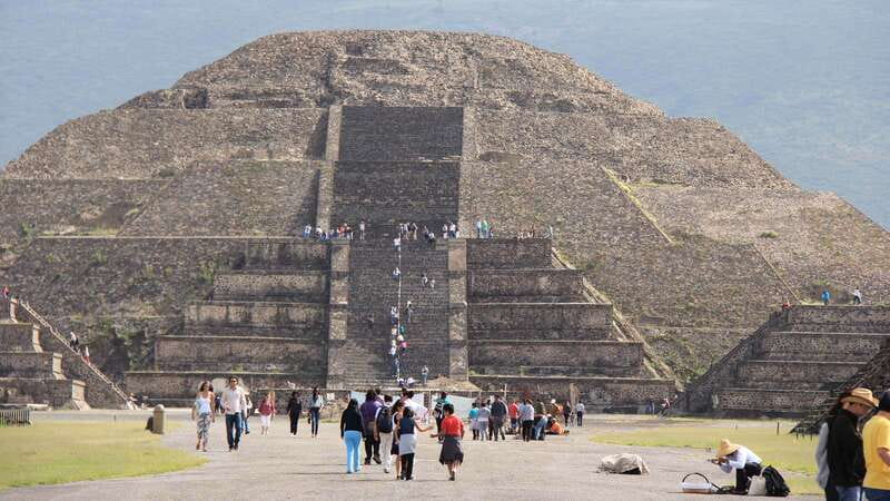 Mexico City: Trip to Teotihuacan Pyramids & Guadalupe Shrine - Basilica of Our Lady of Guadalupe: spiritual history in one hour
