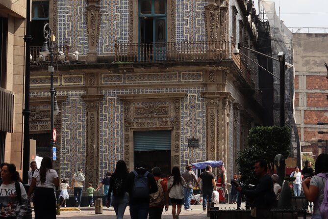 Mexico City Walking Tour - El Atrio del Templo de San Francisco: religious conquest and cultural change