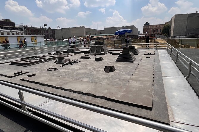 Mexico city's private tour in downtown (with transport) - Inside the Catedral Metropolitana: 16 chapels and the old sacred precinct idea